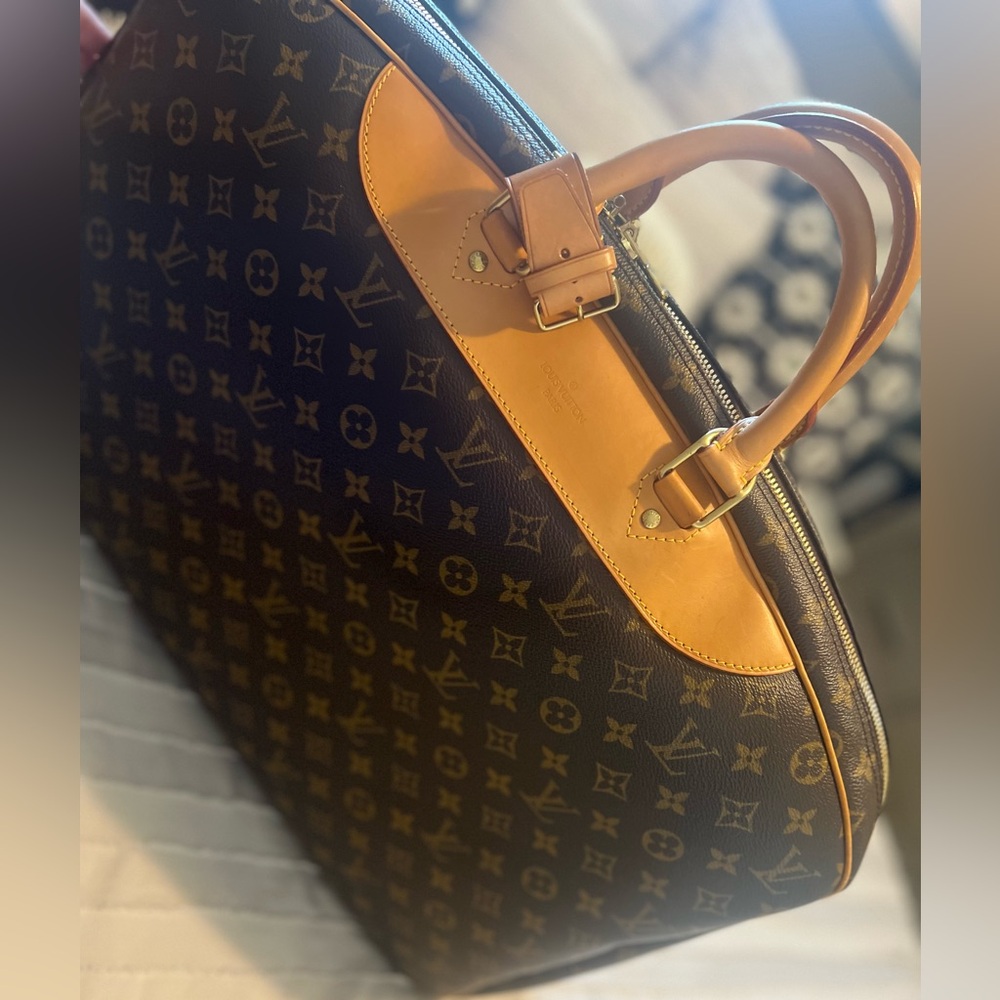 SOLD‼️💼Authentic💼 LV Alize Monogram Travel Bag❣️